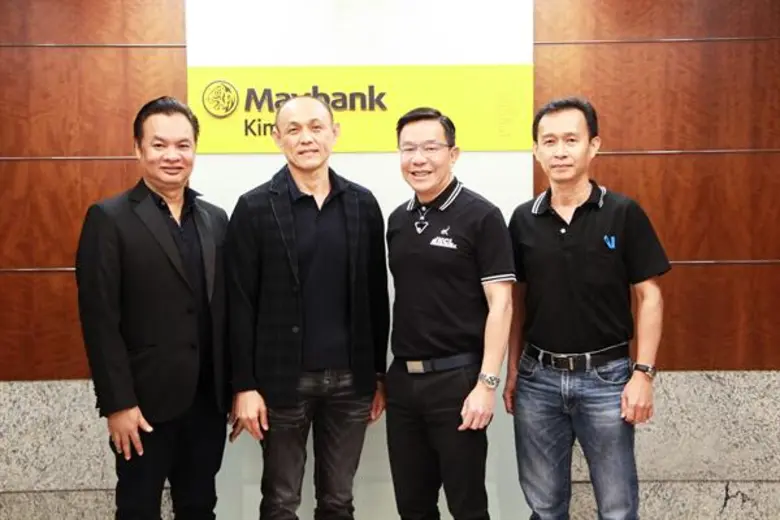 นายอารักษ์ สุขสวัสดิ์ (ที่ 2 จากซ้าย) กรร...