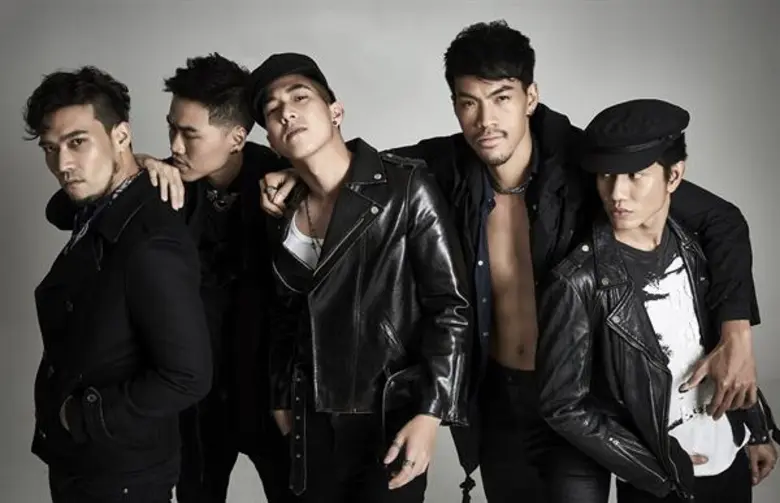 ข่าวซุบซิบ: “โตโน่-อะตอม” พร้อมเจอแฟนเพลง !!!