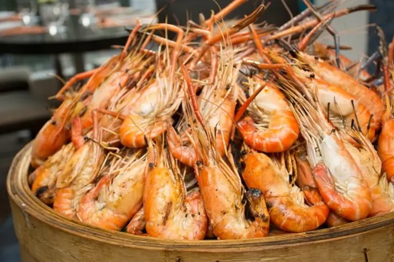 กุ้งเผาร้อนๆหอมกรุ่นจากเตา...ที่ตั้งใจมาย...