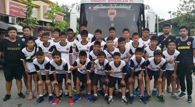 เสื้อกีฬาแบรนด์ Average ให้การสนับสนุนชุด...