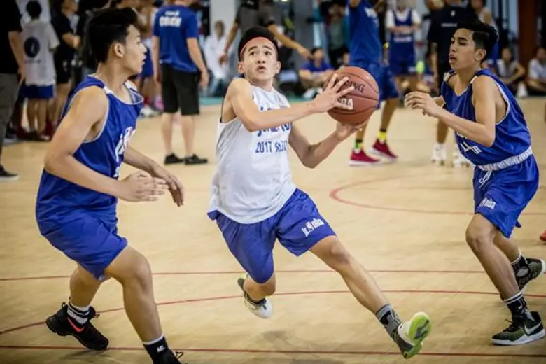 16 ยัดห่วงจิ๋วร่วมทริปจูเนียร์ เอ็นบีเอ ประเทศจีนกระทบไหล่นักบาสเก็ตบอลระดับโลก