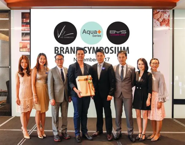 มร. แพทริค ตัง (ที่ 3 จากซ้าย) รองประธานร...