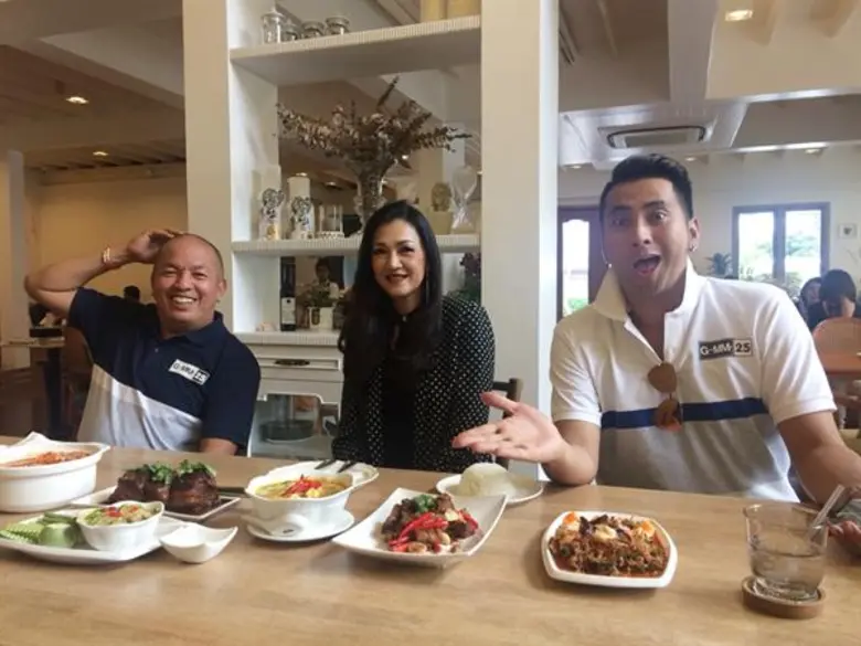 ทีวีไกด์: รายการ “ตลกแหลก” “บอล-ค่อม” ตระเวนชิมของอร่อยที่ย่าน “ตลาดลุงเพิ่ม หลังการบินไทย” ติดตามได้ ใน “ตลกแหลก” อาทิตย์ที่ 5 พฤศจิกายน นี้