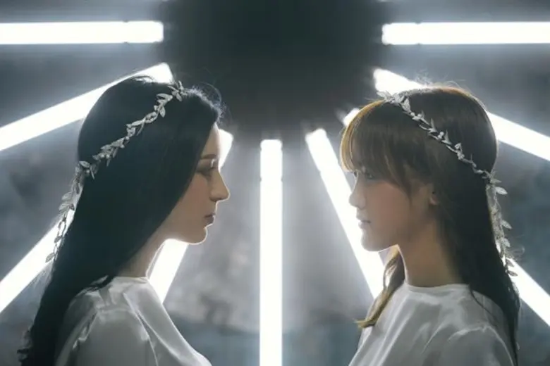 2 ศิลปินดูโอหญิง “เอ็มม่า แพม” ถ่ายทอดอารมณ์แทนผู้หญิงอกหัก ผ่านซิงเกิลและเอ็มวีแรก “ยังไม่ชิน (Still)”