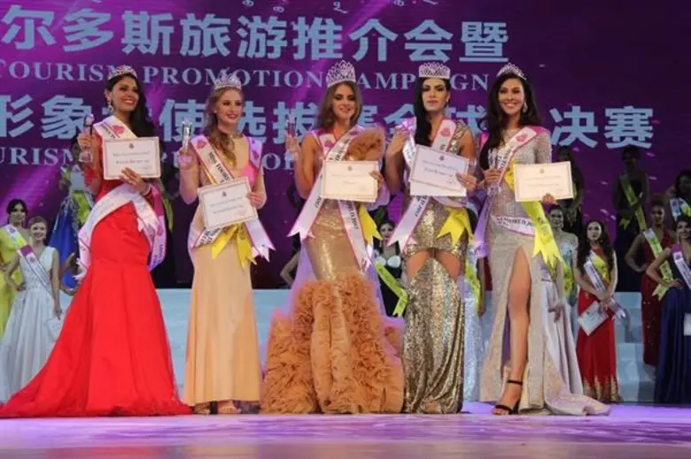 “โบว์ – ชรัชดา พิทักษ์บุตร” สาวงามจากไทย คว้าตำแหน่งรองชนะเลิศอันดับ 3 Miss Tourism World 2017 โดยมีสาวงามจากประเทศยูเครนเป็นผู้คว้ามงกุฏชนะเลิศไปครอง