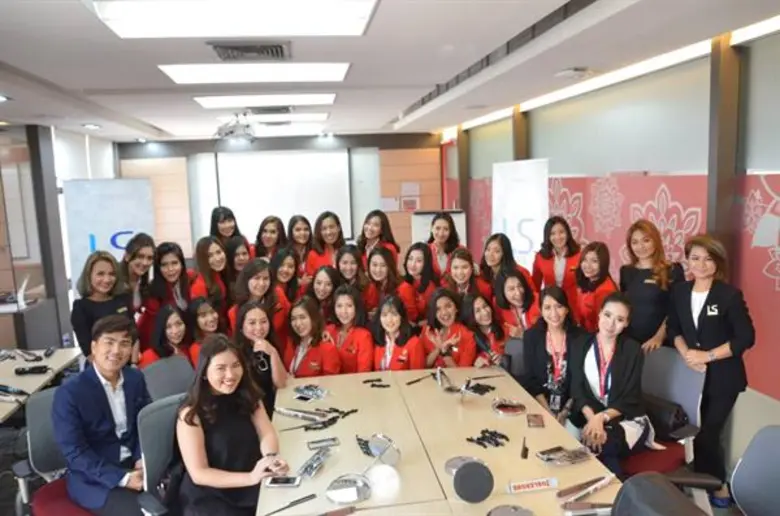 "เลอซาช่า" จับมือ "แอร์เอเชีย" ติวเข้มนาง...