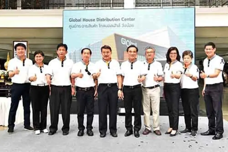 นายอภิสิทธิ์ รุจิเกียรติกำจร ประธานกรรมกา...