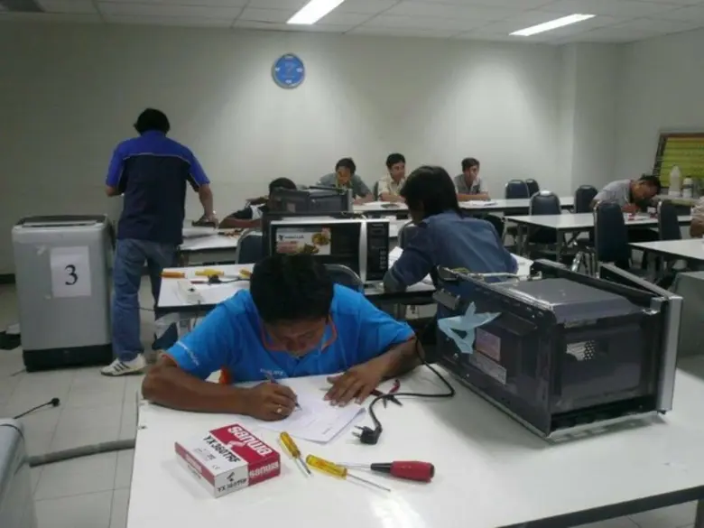 กพร. ร่วมเอกชน ผลิตมนุษย์ไฟฟ้าและทำความเย็น เสริม Green Job