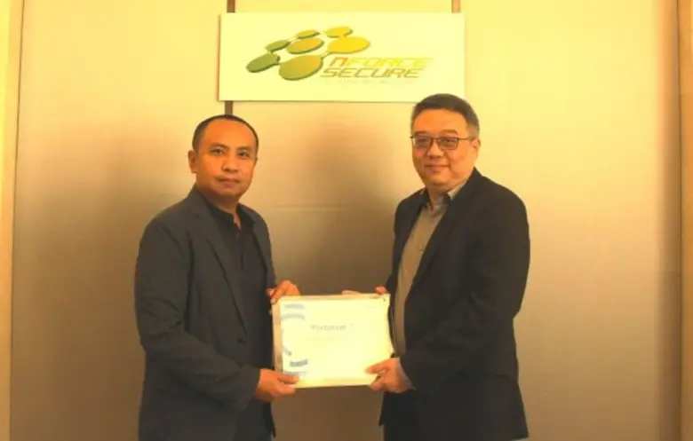 นายนักรบ เนียมนามธรรม กรรมการผู้จัดการ บร...