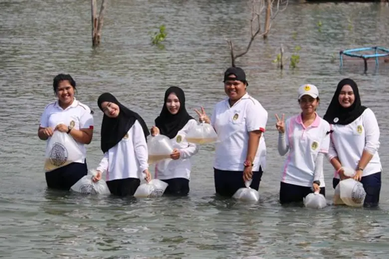 มรภ.สงขลา ทำดีเพื่อพ่อ ร่วมสร้างบ้านปลาอนุรักษ์สัตว์น้ำคู่ทะเล