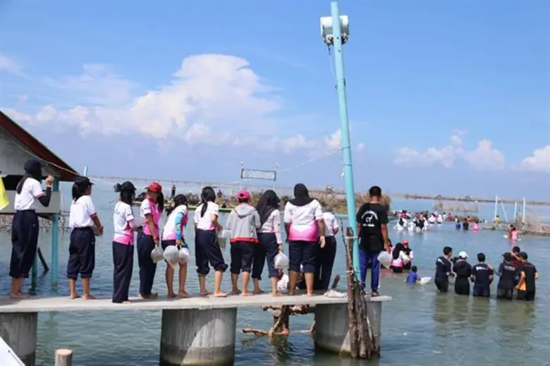 มรภ.สงขลา ทำดีเพื่อพ่อ ร่วมสร้างบ้านปลาอนุรักษ์สัตว์น้ำคู่ทะเล