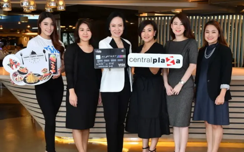 มิ่งขวัญ พัฒนวงศ์ (ที่สามจากซ้าย) หัวหน้า...