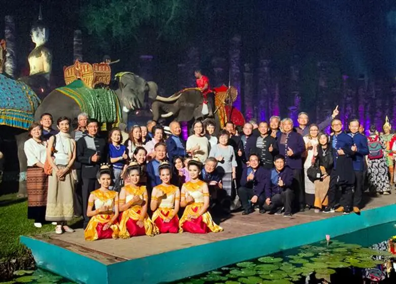 คณะนักศึกษาวิทยาลัยป้องกันราชอาณาจักร 255...