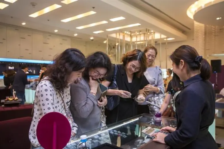 “TREZ Jewelry” จับมือ “สยามพารากอน” จัดเอ็กซ์คลูซีฟเวิร์กช็อป เชิญแขกซูเปอร์วีไอพี สัมผัสเสน่ห์อัญมณีล้ำค่า