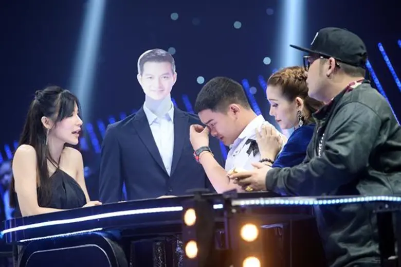 ทีวีไกด์: รายการ “ร้องแลก แจกเงิน Singer Takes It All” (ซิงเกอร์ เทคอิท ออล) “ต้นหอม” ร่วมมือ “ดีเจเชาเชา” หักหลัง “บอสเอ-วราวุธ” หวังฮุบรายการ “ร้องแลก แจกเงินฯ” เป็นของตัวเอง