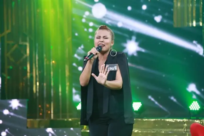 ทีวีไกด์: รายการ "จันทร์พันดาว ร้องสู้ฝัน" ซีซั่น1 สุดฮา “ดาว ขำมิน “ บุก “จันทร์พันดาว ร้องสู้ฝันฯ” คู่พลังนิวเคลียร์ “เจนจิ” ปะทะ “ไตเติ้ล” ทำเวที ร้อนเป็นไฟ !!