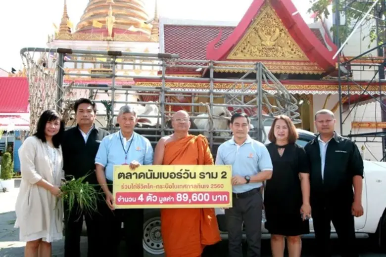 คุณพีระพงษ์ ประดิษฐ์ทอง ผู้จัดการทั่วไปฝ่ายตลาด พร้...