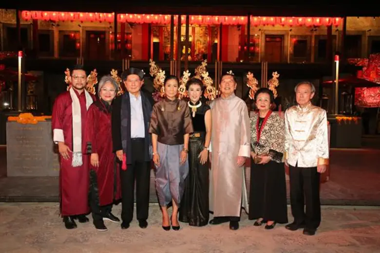 กอบกาญจน์ วัฒนวรางกูร (ที่ 4 จากซ้าย) รัฐ...