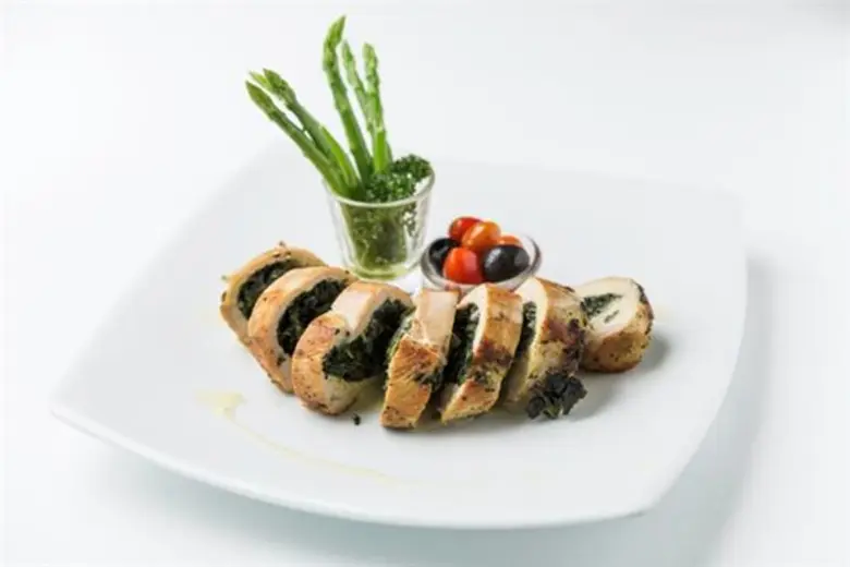 ห้องอาหารแคลิฟอร์เนีย สเต็ก โรงแรมแคนทารี...