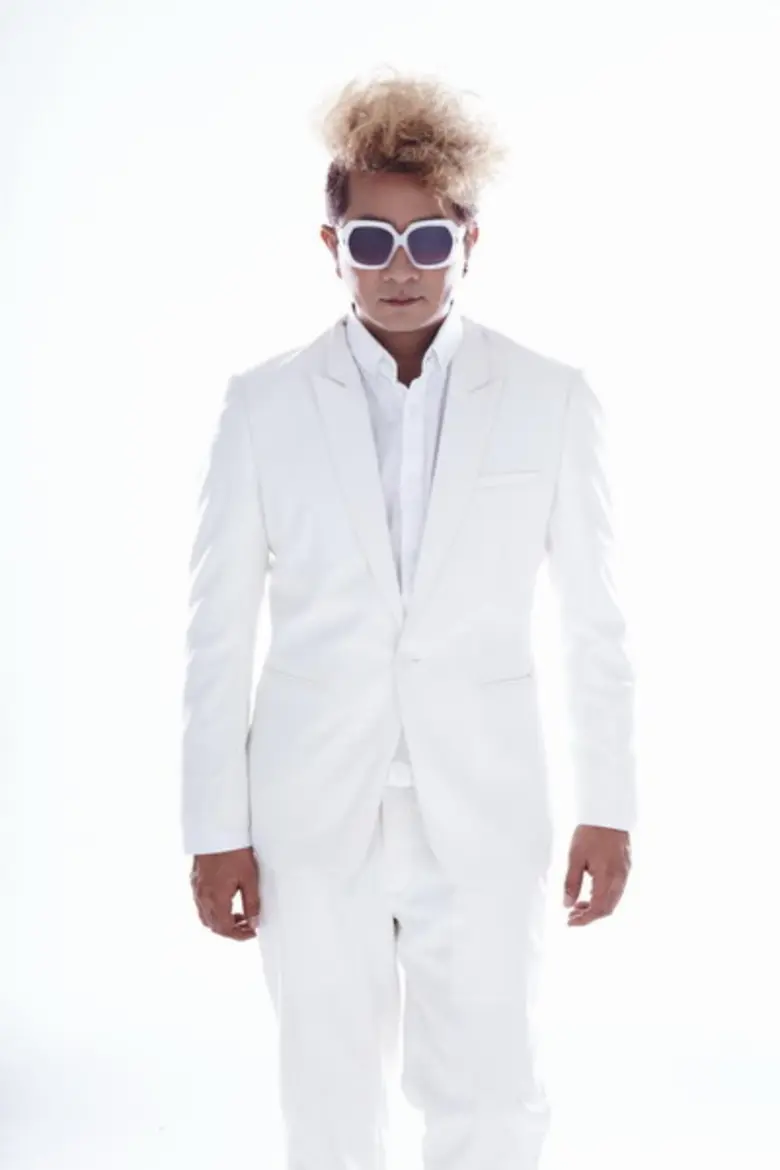 ฟอร์ด สบชัย มุ่งมั่น ส่งบทเพลง "พ่อหลวง ในดวงใจนิรันดร์" พร้อมร่วมกันทำดี ในงาน ก้าวตามรอยพ่อ จากภูผาสู่มหานที ปราณบุรี สามร้อยยอด ในวันที่ 11 พ.ย. 2560 ณ หน้าหาด วาริน่า สามร้อยยอด