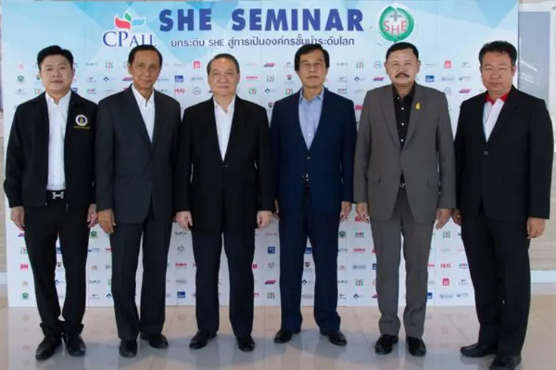 นายก่อศักดิ์ ไชยรัศมีศักดิ์ (ที่ 3 จากซ้า...