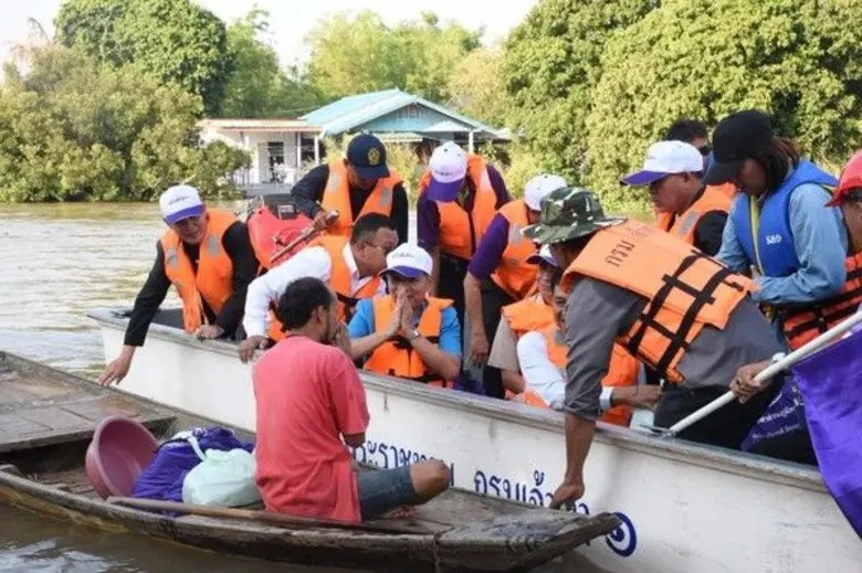 การไฟฟ้าส่วนภูมิภาคมอบถุงยังชีพช่วยเหลือผู้ประสบอุทกภัยในพื้นที่ จังหวัดพระนครศรีอยุธยา
