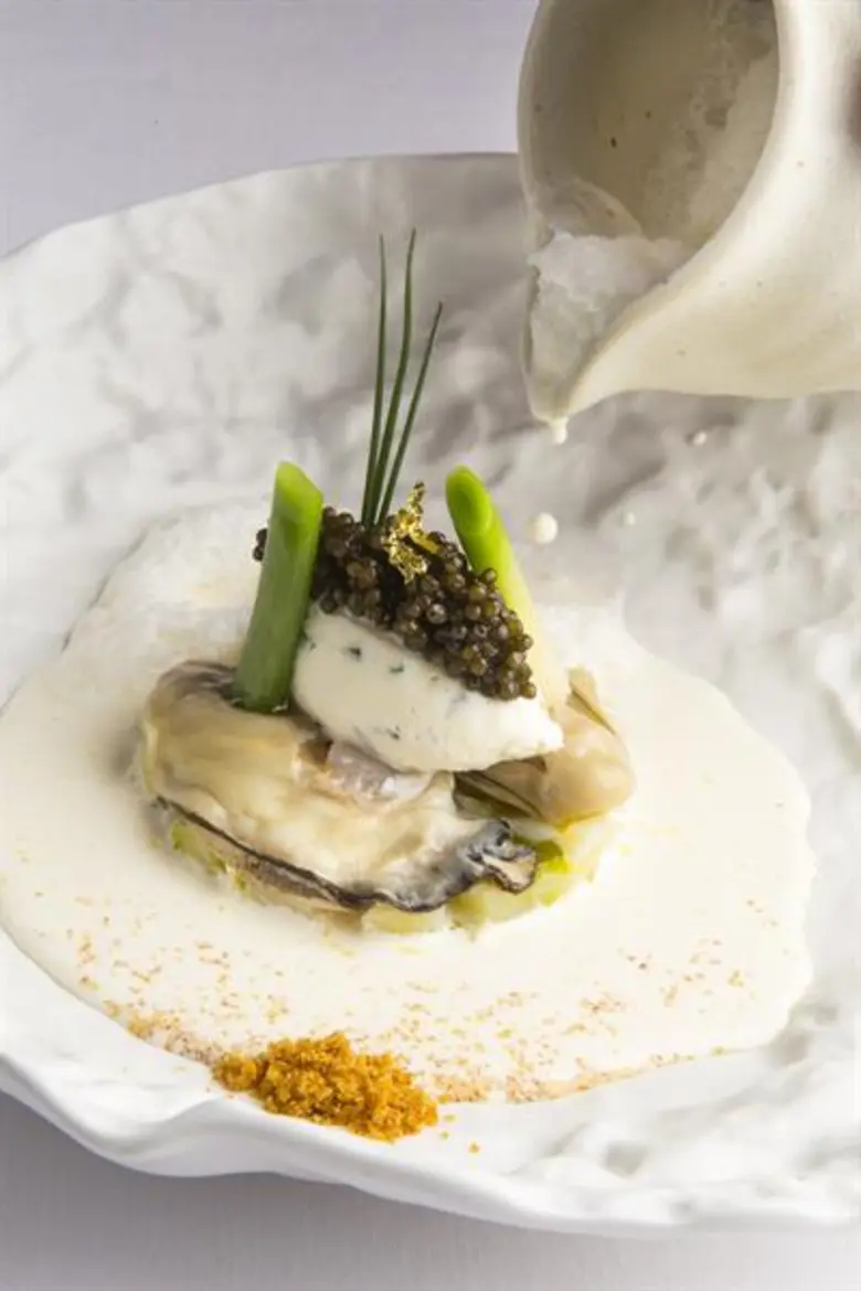 อิ่มอร่อยไปกับมื้อค่ำเลิศรสสุดหรูที่รังสรรค์โดย เชฟนิโกลาส์ อิสนารด์ เชฟหนึ่งดาวมิชลิน ณ ห้องอาหาร เดอะ รีเฟล็กซ์ชั่นส์ โรงแรม ดิ แอทธินี โฮเทล แบงค็อก, อะ ลักซ์ชูรี คอลเล็คชั่น โฮเทล