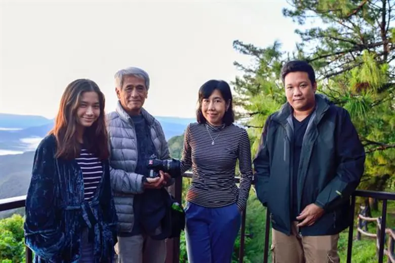 วี วิโอเลต ควงแฟนๆ 'เปิดเลนส์...สโลว์ไลฟ์ริมฝั่งโขง ที่เมืองเลย’  กับ “AIS Trip” พร้อมเรียนรู้เทคนิคถ่ายภาพสุดคูล จากกูรูดัง!