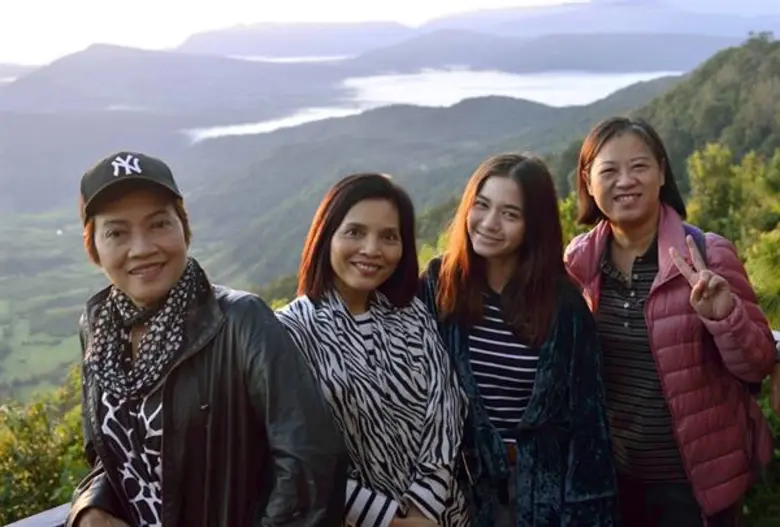 วี วิโอเลต ควงแฟนๆ 'เปิดเลนส์...สโลว์ไลฟ์ริมฝั่งโขง ที่เมืองเลย’  กับ “AIS Trip” พร้อมเรียนรู้เทคนิคถ่ายภาพสุดคูล จากกูรูดัง!