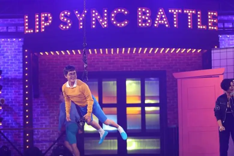ทีวีไกด์: รายการ “LIP SYNC BATTLE THAILAND” เซอร์ไพร์สหนัก!!! “โจ๊ก” แปลงร่างเป็นโนบิตะ “ป๊อป” แต่งหญิงครั้งแรก “บุดด้าเบลส-ซาซ่า” ขึ้นแจมบนเวที