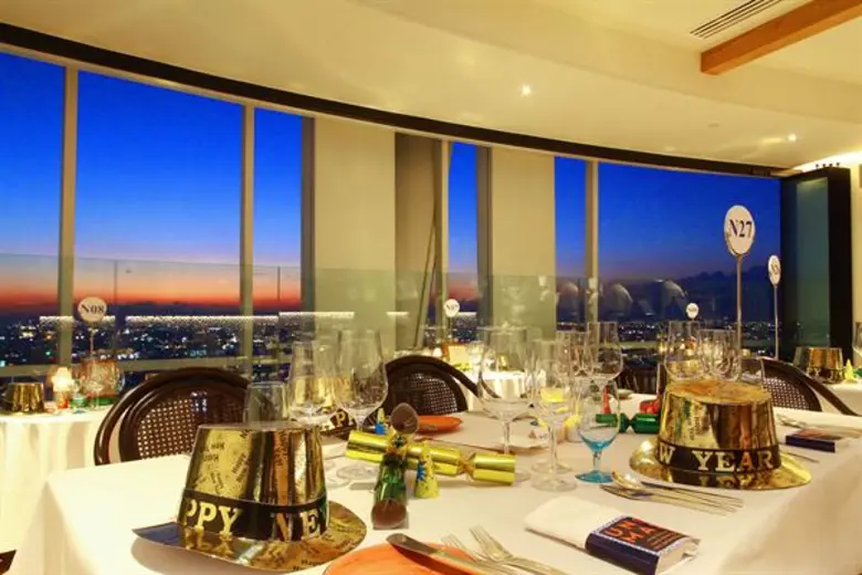 โรงแรมเซ็นทาราแกรนด์และบางกอกคอนเวนชันเซ็...