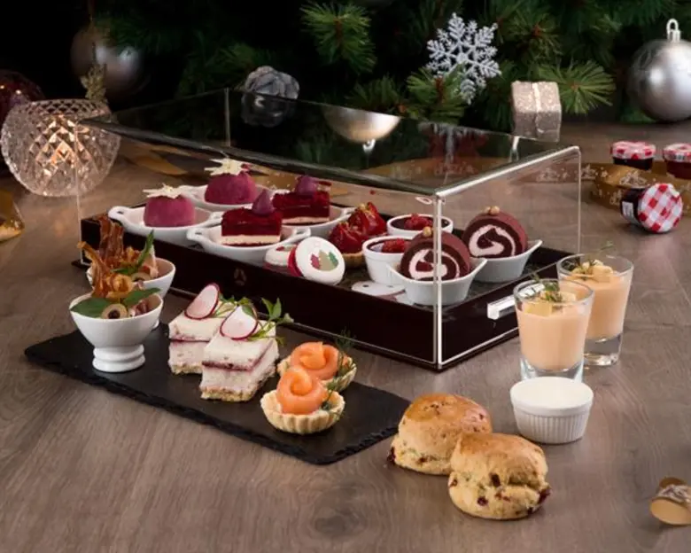 อัพแอนด์อะบัฟ บาร์ (Up & Above Bar) บาร์บ...