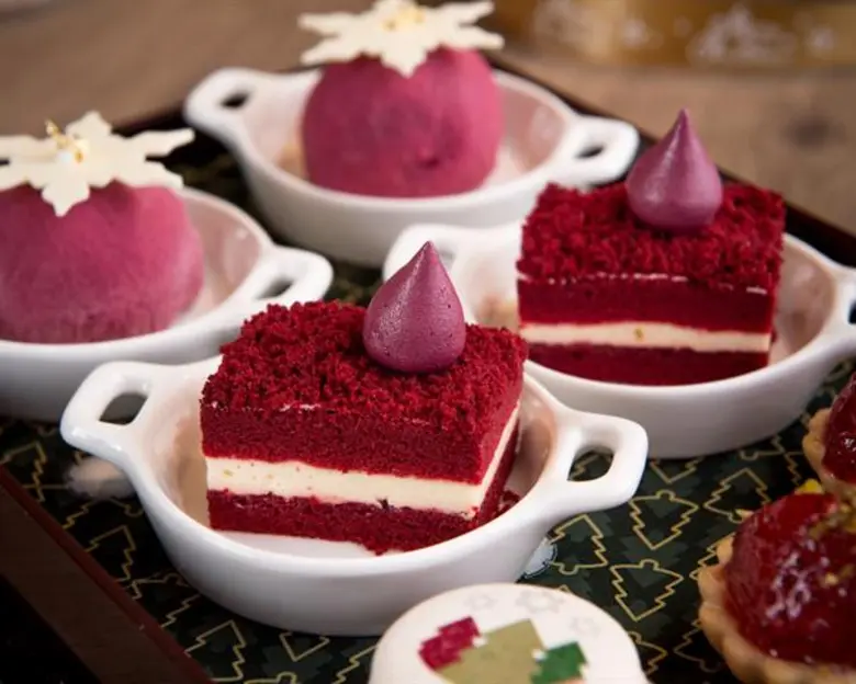 จิบน้ำชายามบ่ายฉลองเทศกาลแห่งความสุข ณ อัพแอนด์อะบัฟ บาร์