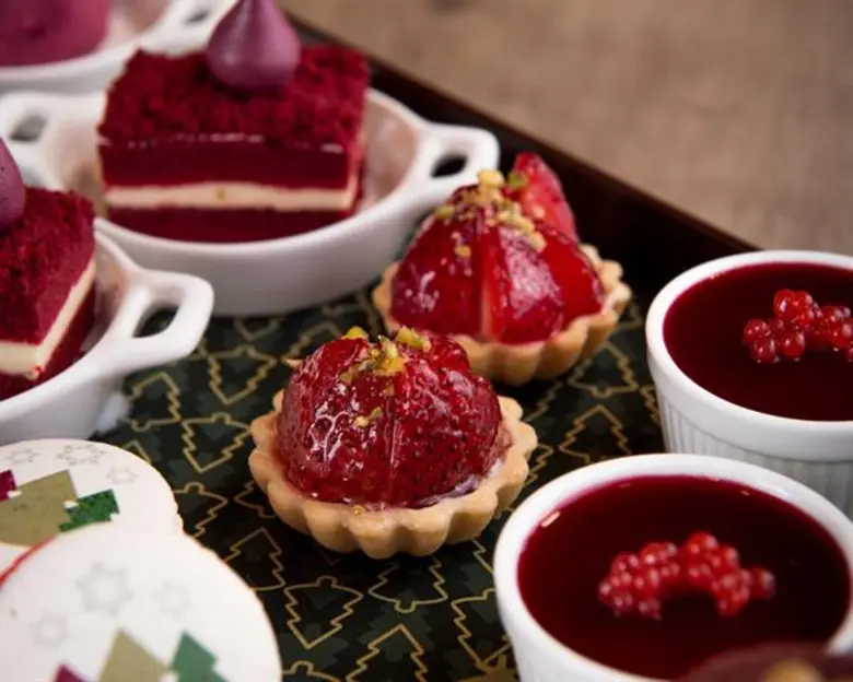 จิบน้ำชายามบ่ายฉลองเทศกาลแห่งความสุข ณ อัพแอนด์อะบัฟ บาร์