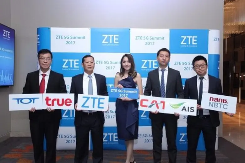 Mr. Zhiming Han (2nd from the left), Pres...