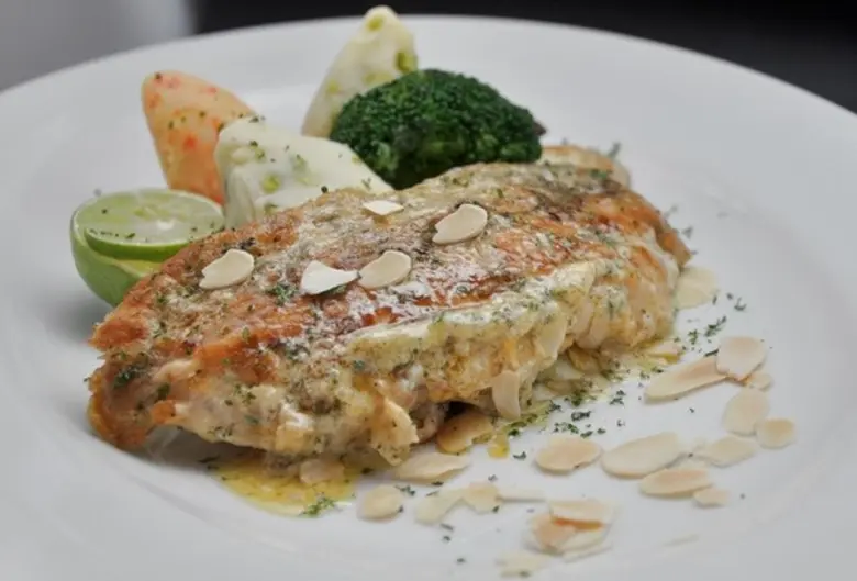 ห้องอาหารนานาชาติทิโวลี่ คอฟฟี่ช็อป ชั้น ...