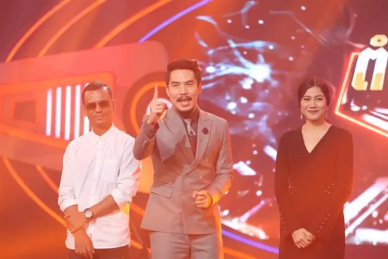 นี่การต่อสู้ที่ฟาดฟันกันมากว่าร้อยโชว์ กั...