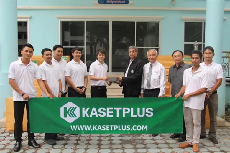 นายอดิศร พร้อมเทพ อธิบดีกรมประมง รับมอบบ่...