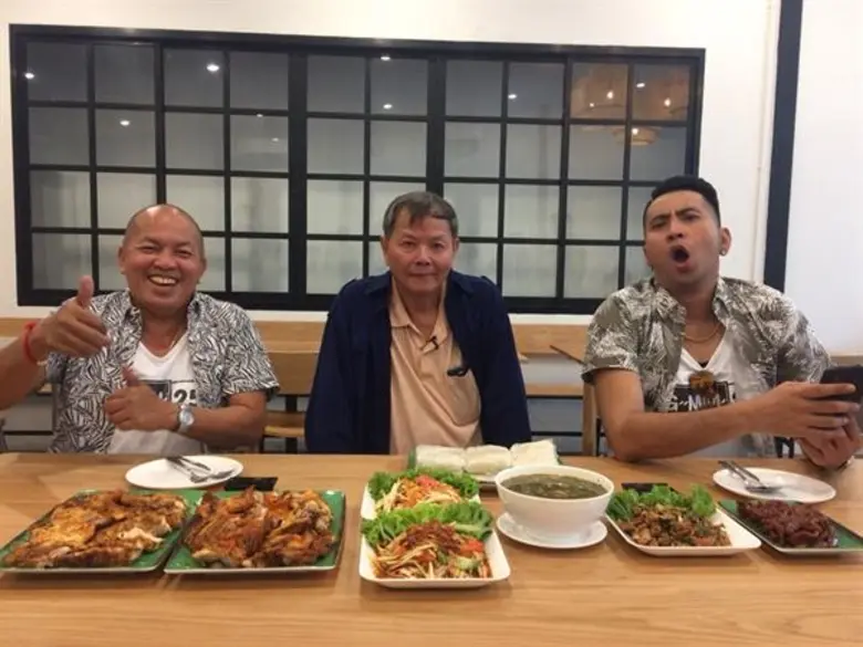 ทีวีไกด์: รายการ “ตลกแหลก” “บอล-ค่อม” ตระเวนชิมของอร่อยขึ้นชื่อในย่าน “ประชานิเวศน์ 1” ติดตามได้ ใน “ตลกแหลก” อาทิตย์ที่ 12 พฤศจิกายน นี้