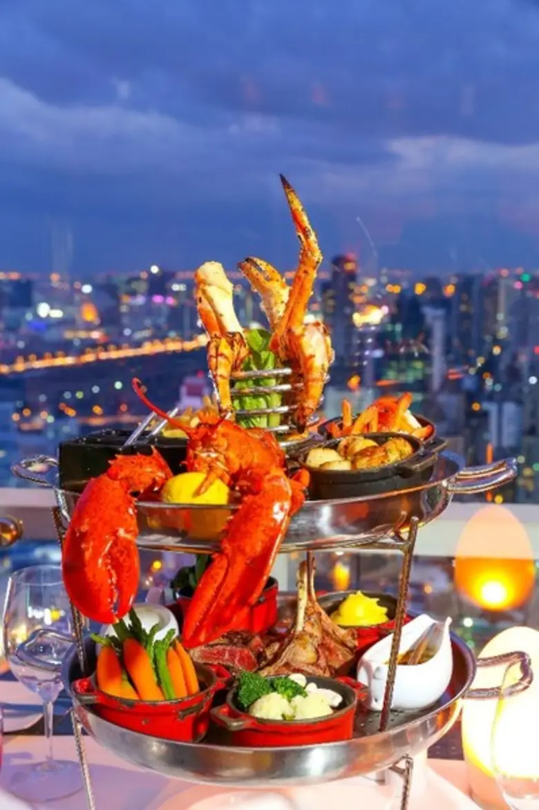 ห้องอาหารเรดสกาย โรงแรมเซ็นทาราแกรนด์และบ...