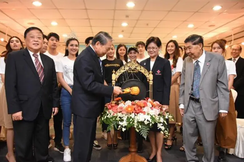 ดารานักแสดงช่อง3 ร่วมจำหน่ายบัตรเดินการกุศล เพื่อสุขภาพ ครั้งที่ 17