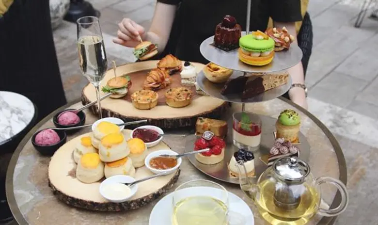 เดอะคอร์ทยาร์ด ที่เดอะเฮ้าส์ออนสาทร พร้อม...