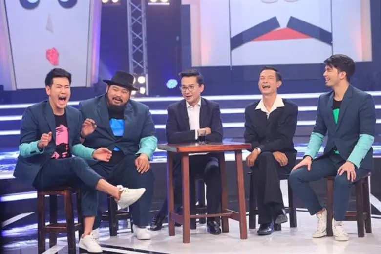 ทีวีไกด์: รายการ “สามแยกปากหวาน” “โอ-โน่” คู่หูดูโอ้รุ่นใหญ่ กับเรื่องราวที่ “อ๊อฟ-ป๊อบ-ว่าน” ต้องขอคาราวะ ใน “สามแยกปากหวาน” จันทร์ 13 พ.ย.นี้