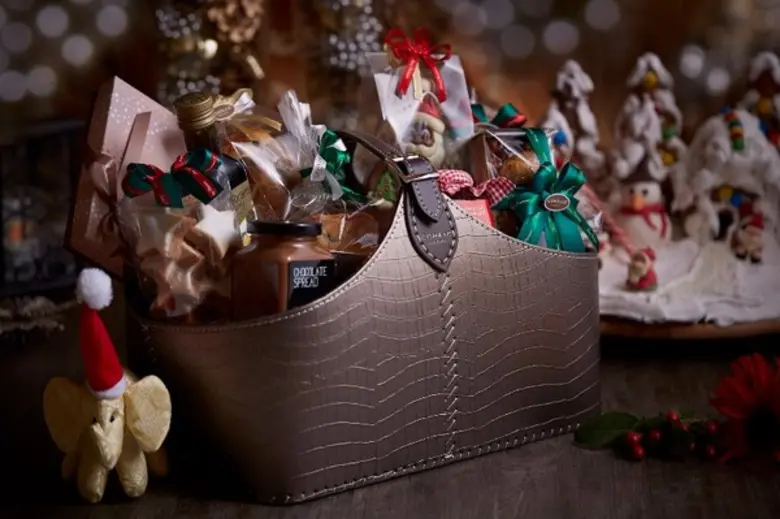 โรงแรมคอนราด กรุงเทพฯ ขอแนะนำกระเช้าของขว...