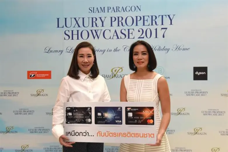 นางธีรนารถ พ่วงมหา (ขวา) ผู้อำนวยการอาวุโ...