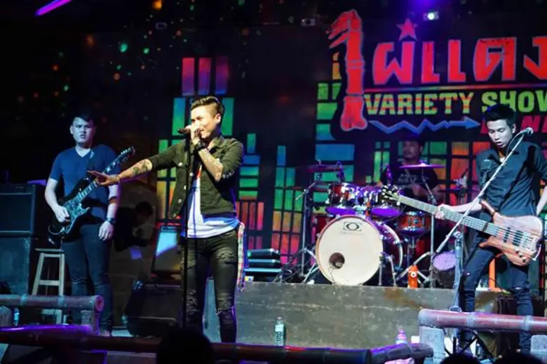 วงฮาร็อค สุดปลื้มใจ  แฟนเพลงอีสานให้การต้อนรับ ซิงเกิ้ลใหม่ โสเจ็บ อย่างอบอุ่น