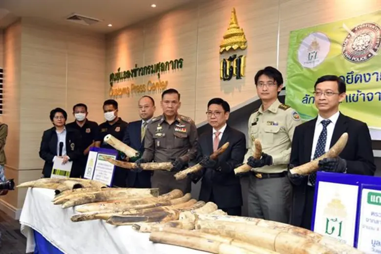 นายกุลิศ สมบัติศิริ อธิบดีกรมศุลกากร นายช...