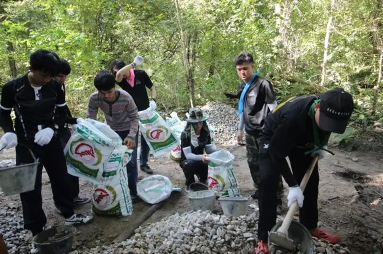 EAU จัดกิจกรรมค่ายอาสาพัฒนาสร้างระบบสูบน้ำแบบขั้นบันไดพลังงานแสงอาทิตย์และการสร้างเสริมสุขภาพชุมชน