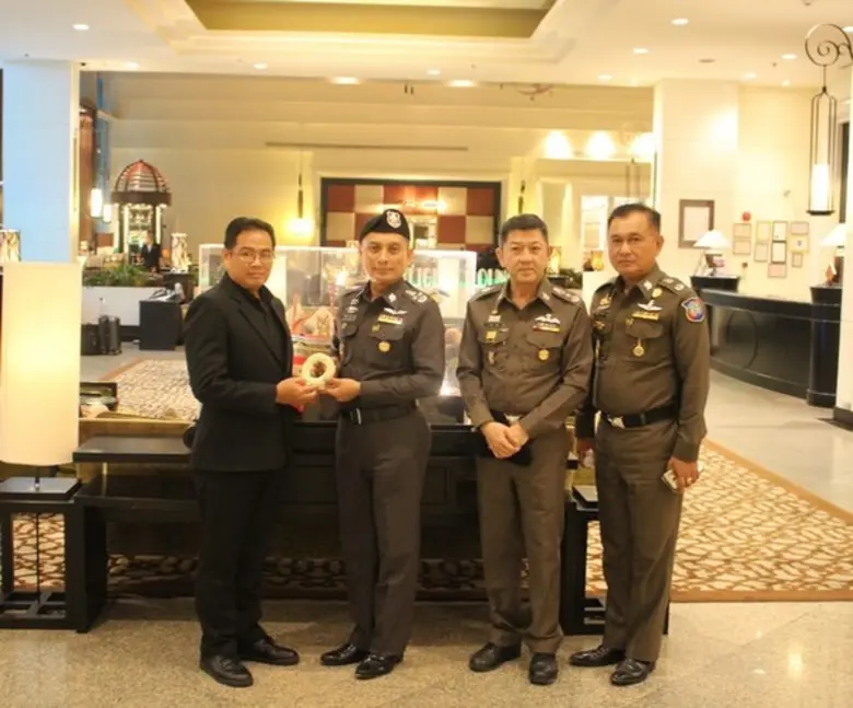 นายมนูญ วุฒิ ผู้จัดการทั่วไปโรงแรมเซ็นทาร...