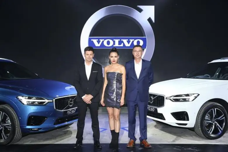 นายคริส เวลส์ (Mr. Chris Wailes) กรรมการผ...